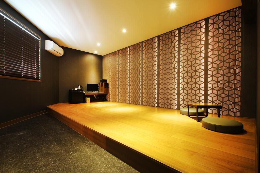 17Th Hotel Yeonje Buitenkant foto