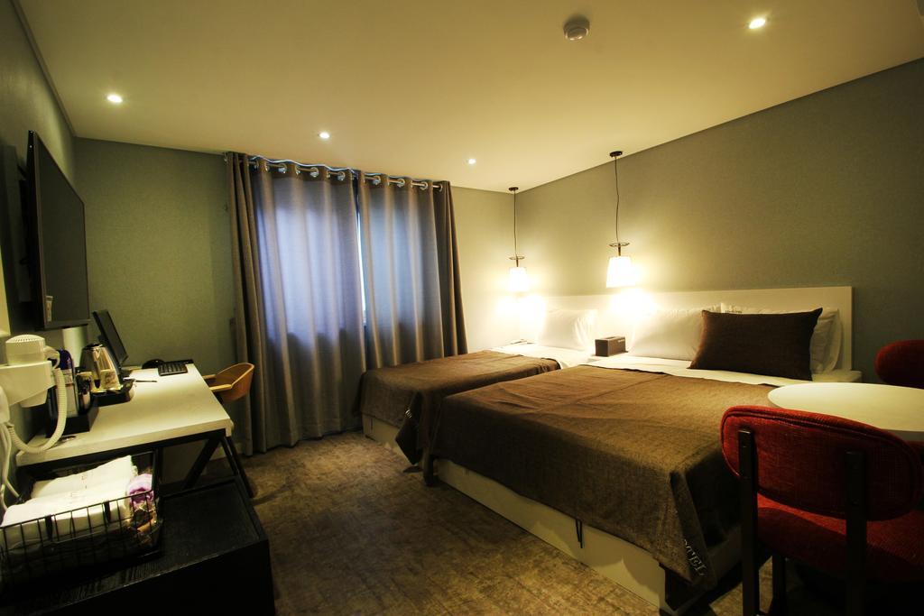17Th Hotel Yeonje Buitenkant foto