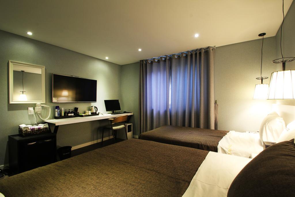 17Th Hotel Yeonje Buitenkant foto