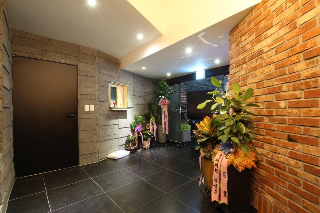 17Th Hotel Yeonje Buitenkant foto
