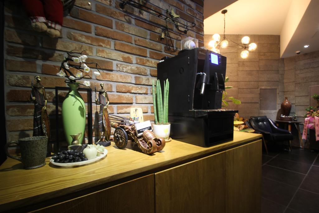 17Th Hotel Yeonje Buitenkant foto