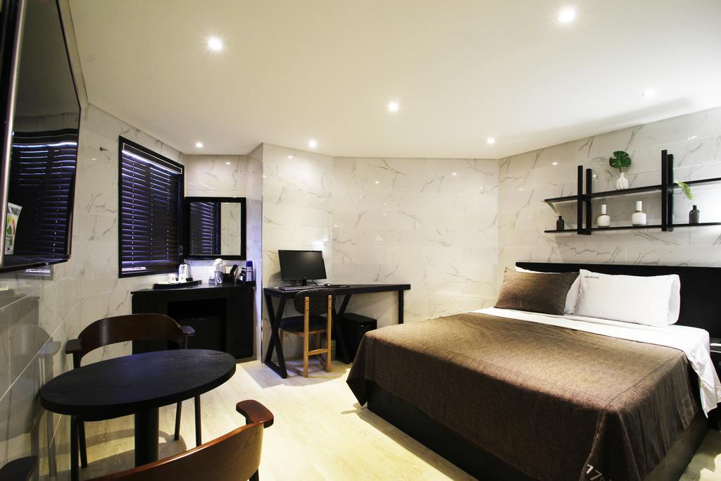 17Th Hotel Yeonje Buitenkant foto