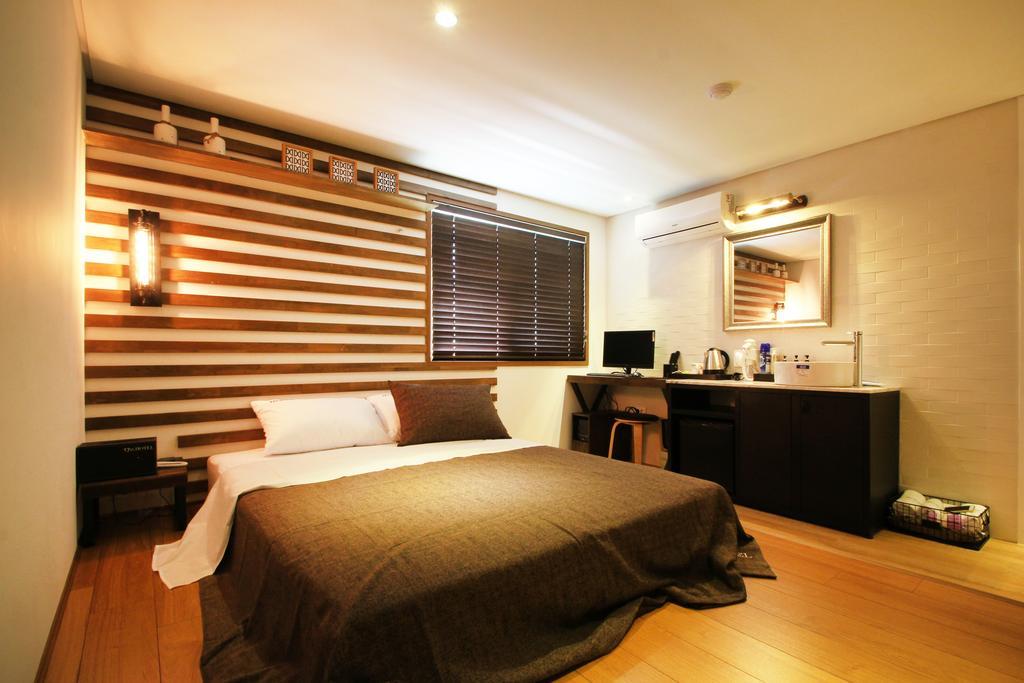 17Th Hotel Yeonje Buitenkant foto