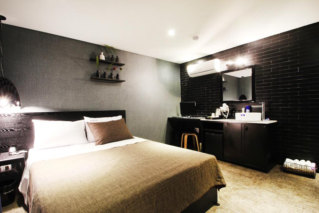 17Th Hotel Yeonje Buitenkant foto