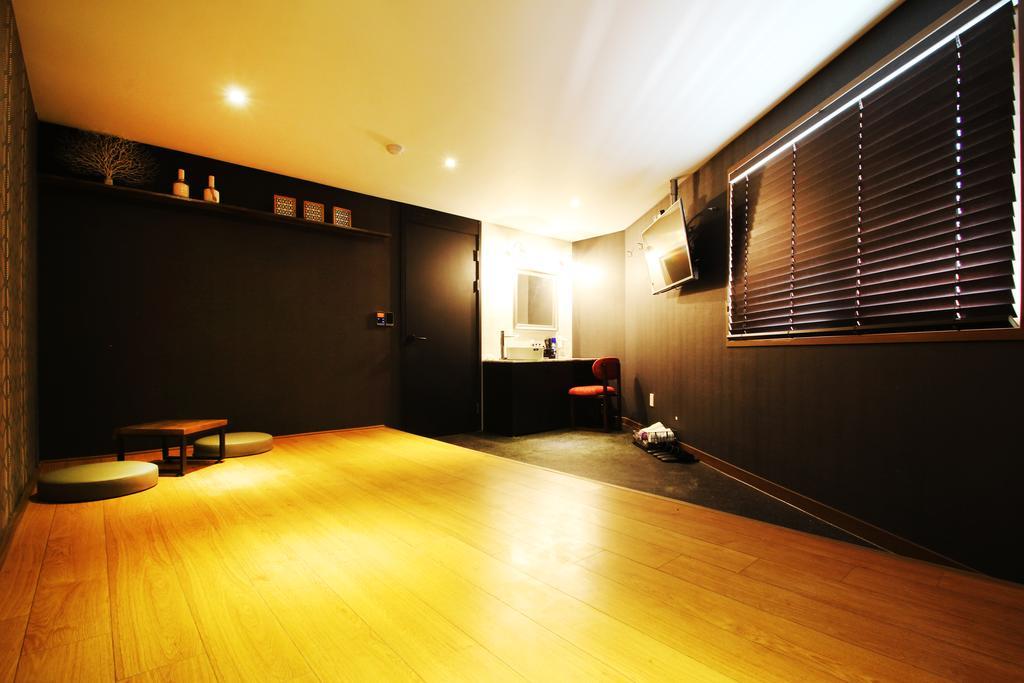 17Th Hotel Yeonje Buitenkant foto