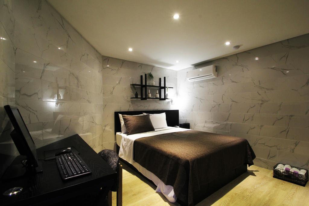 17Th Hotel Yeonje Buitenkant foto