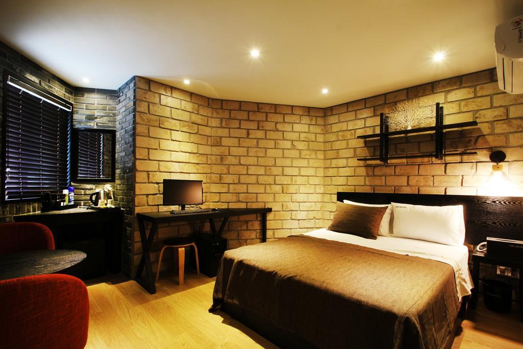 17Th Hotel Yeonje Buitenkant foto