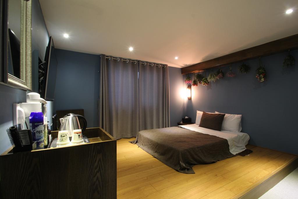 17Th Hotel Yeonje Buitenkant foto