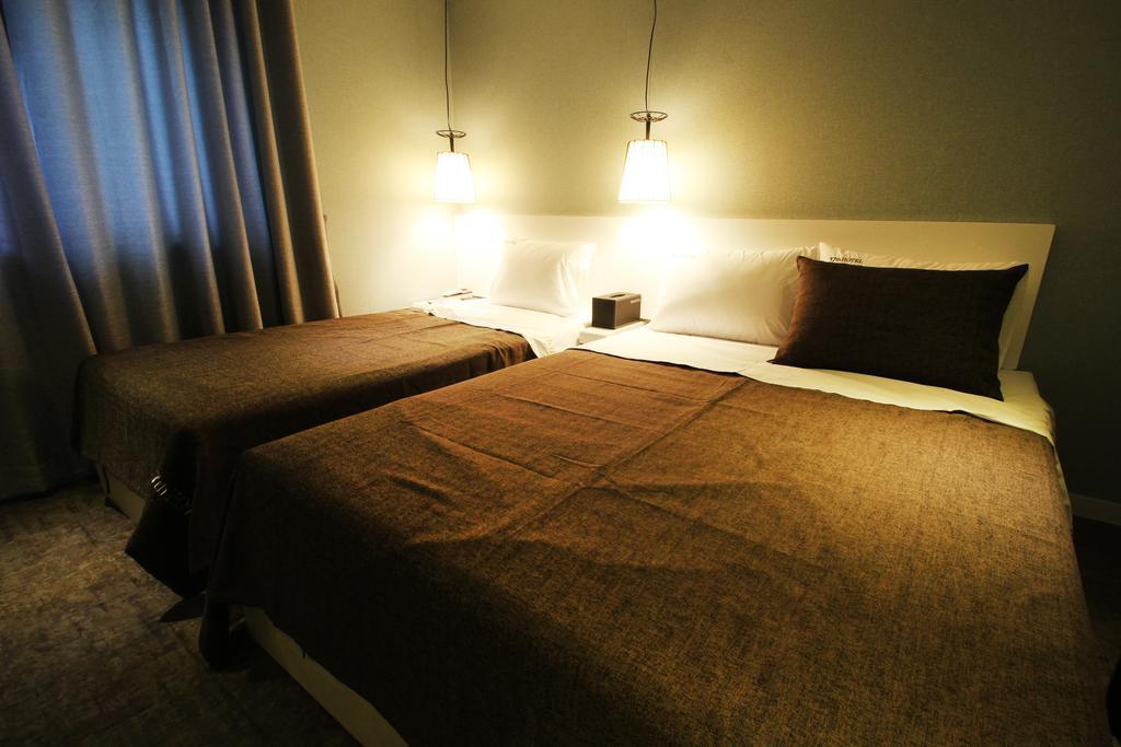 17Th Hotel Yeonje Buitenkant foto