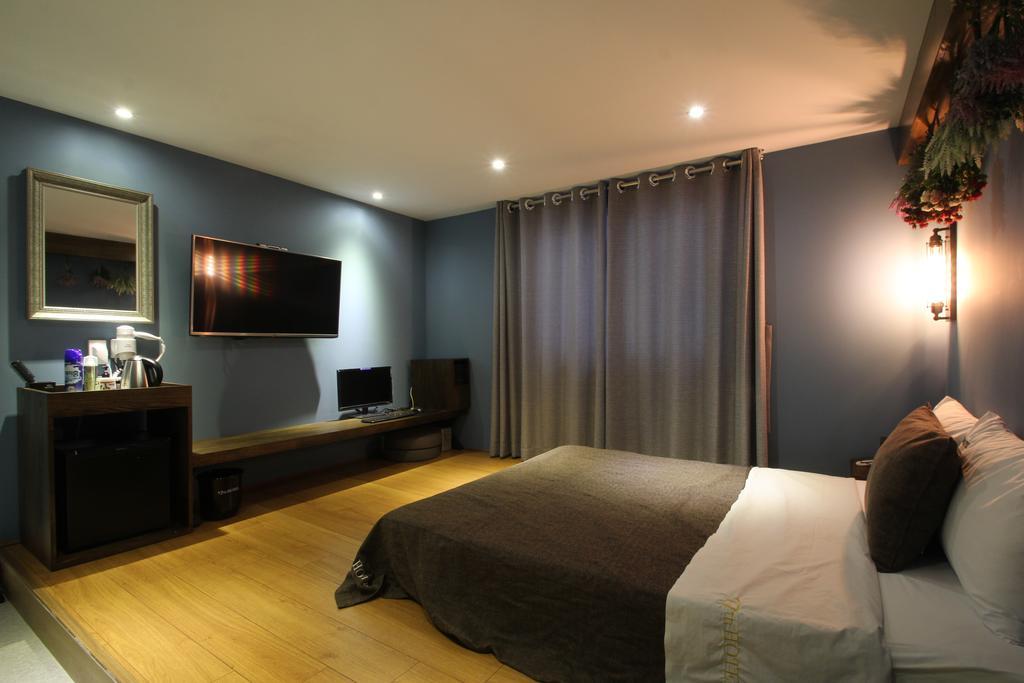 17Th Hotel Yeonje Buitenkant foto