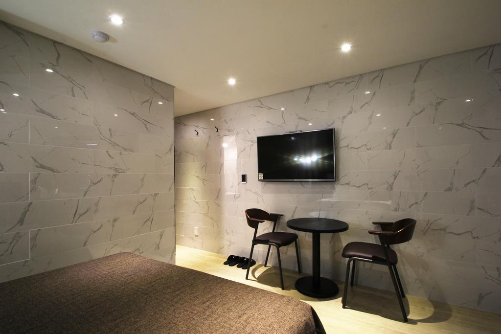 17Th Hotel Yeonje Buitenkant foto
