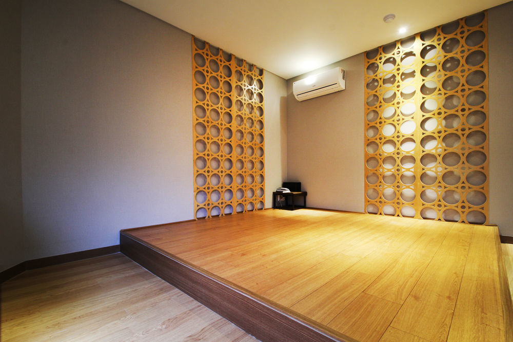 17Th Hotel Yeonje Buitenkant foto