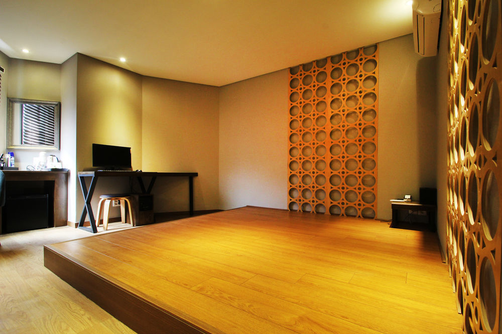 17Th Hotel Yeonje Buitenkant foto
