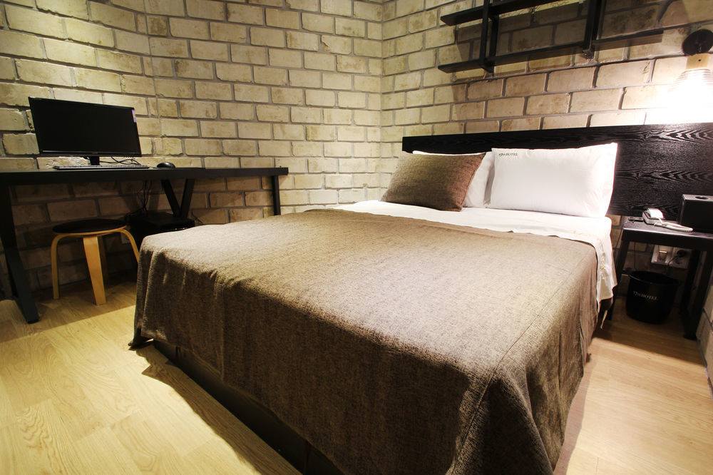 17Th Hotel Yeonje Buitenkant foto
